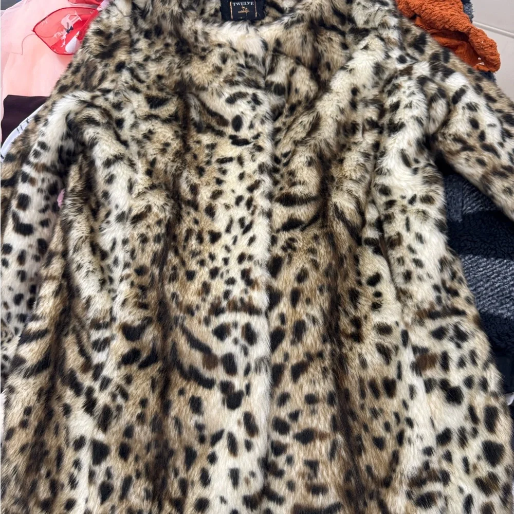 Stylish Animal Print Teddy Jacket - Picture 8 of 9